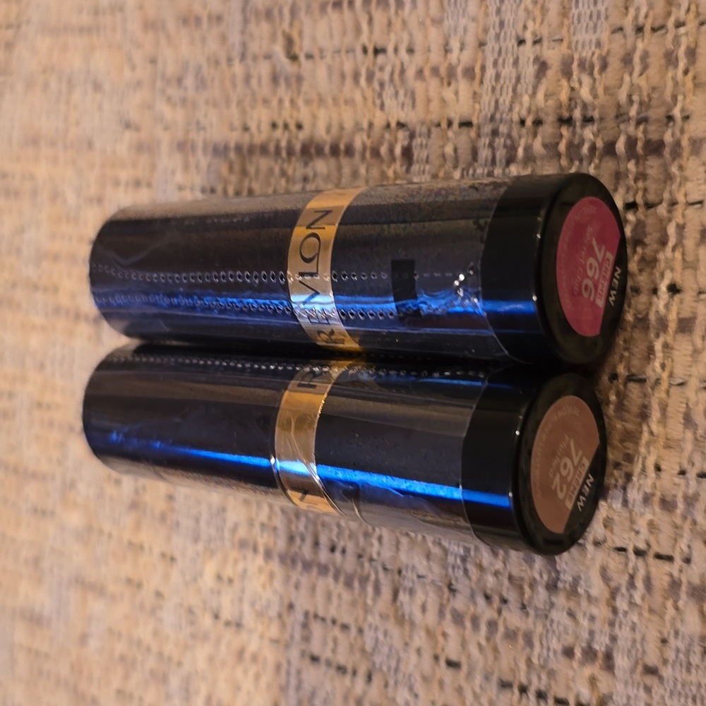 REVLON BRAND WOMEN'S SUPER LUSTROUS LIPSTICK BUNDLE OF 2